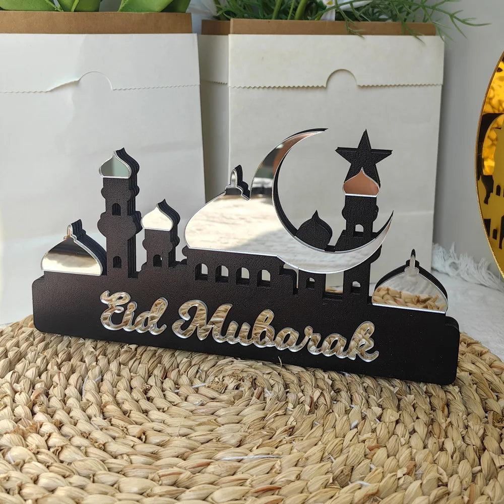 Ornement en bois "Ramadan Kareem" – Décoration de table élégante pour Eid Mubarak, en acrylique argent et or.